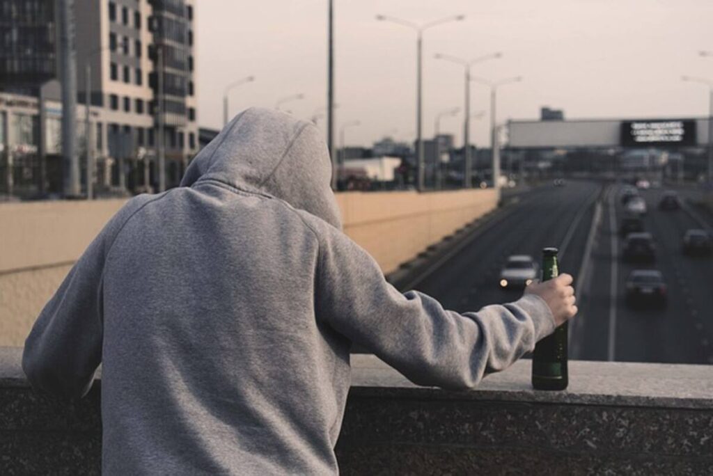 Alcohol Rehab Vs. Self-Help Groups